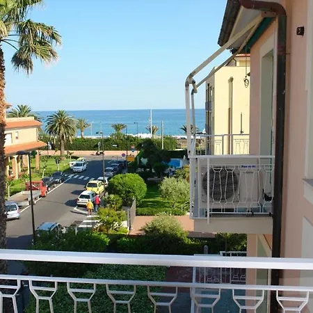 Ligure דירה בורג'ו ורצי