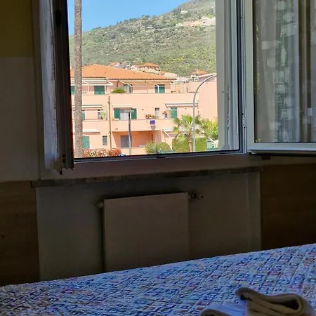 Ligure דירה בורג'ו ורצי