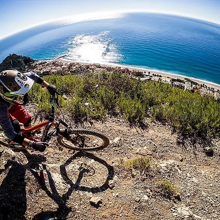 Ligure דירה בורג'ו ורצי